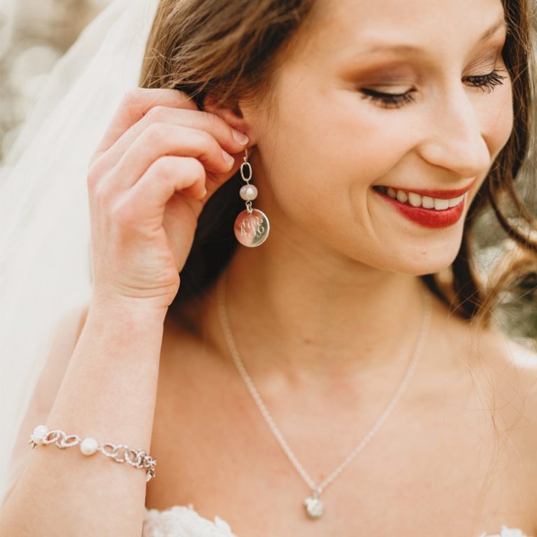 How to pick the Perfect Wedding Jewelry & Gifts